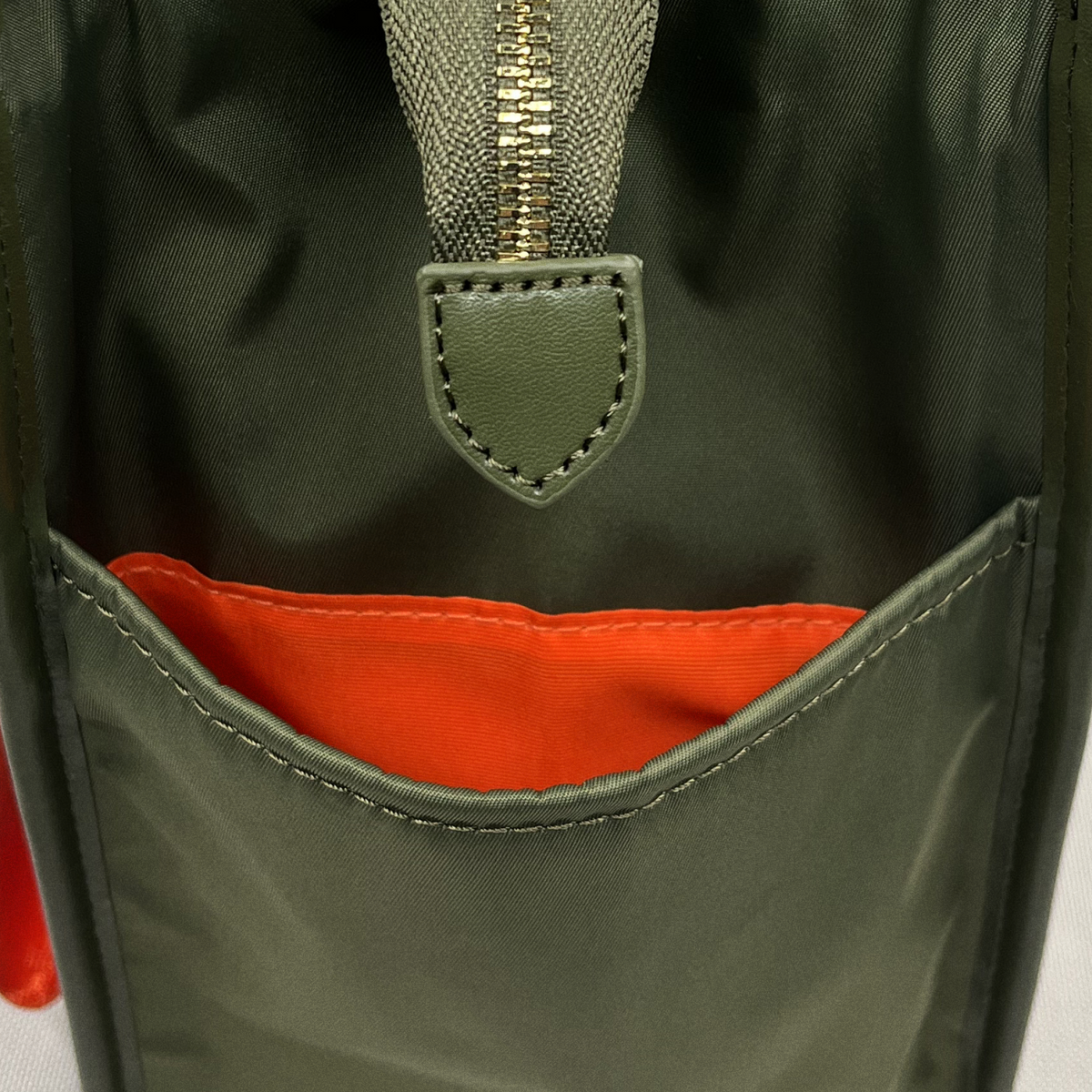 Artemis Tote — Green - Artemis side pocket